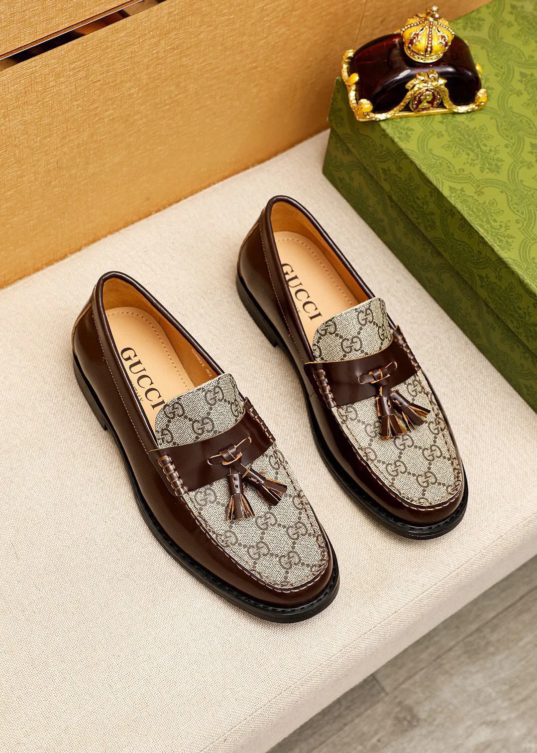 Men's shoes 💰480 💐 Product trademark: GUCCI "Gucci" casual leather shoes Regular size: 38-44 (45🉑️customized) Product materials: Selected imported first-layer open-edge beaded cowhide leather upper + luxury hardware buckle, imported water-dyed cowhide leather lining. Strong three-dimensional visual effect, combined outsole Color: 3⃣️colors available